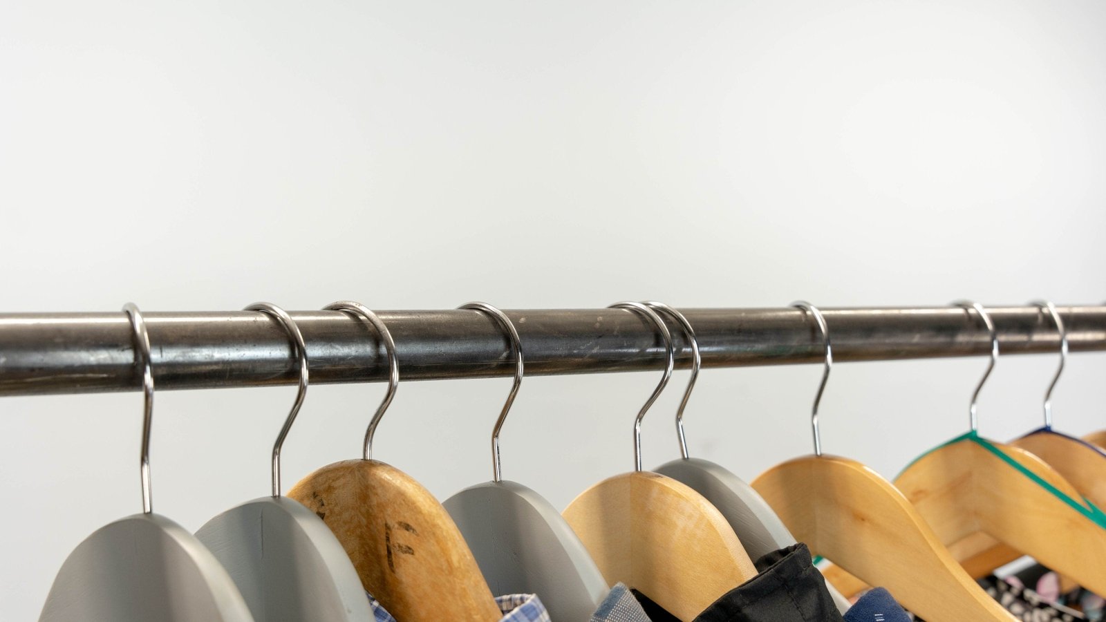FINKA Industrial Style Clothing Rack - Rack n Rail