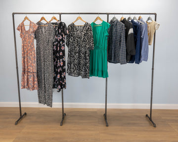 FINKA Industrial Style Clothing Rack