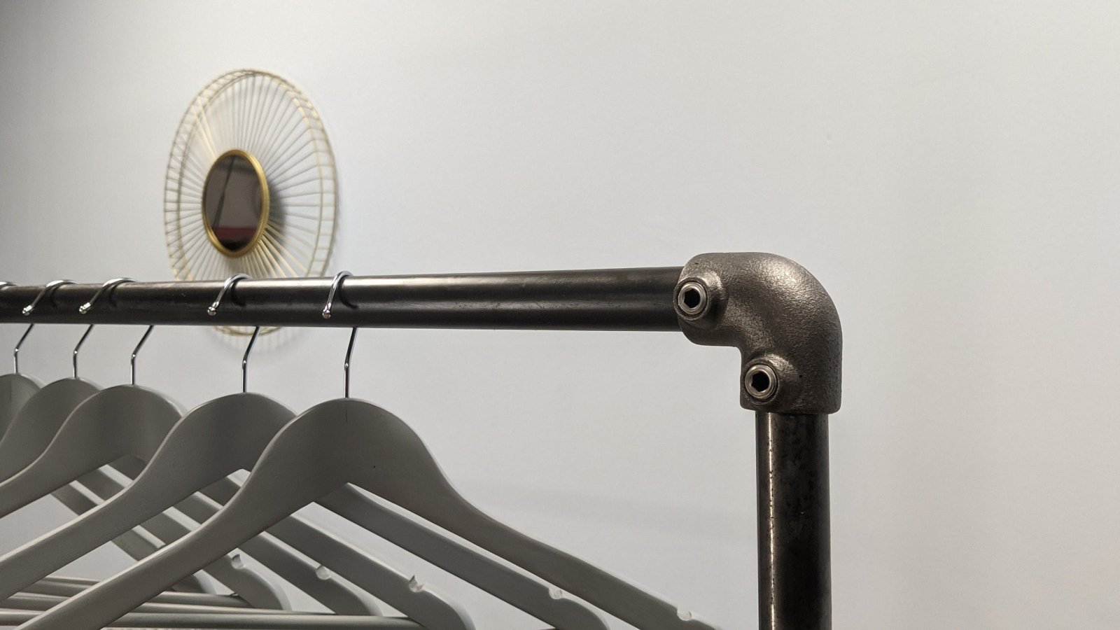 SARNI Industrial Pipe Clothing Rack - Rack n Rail