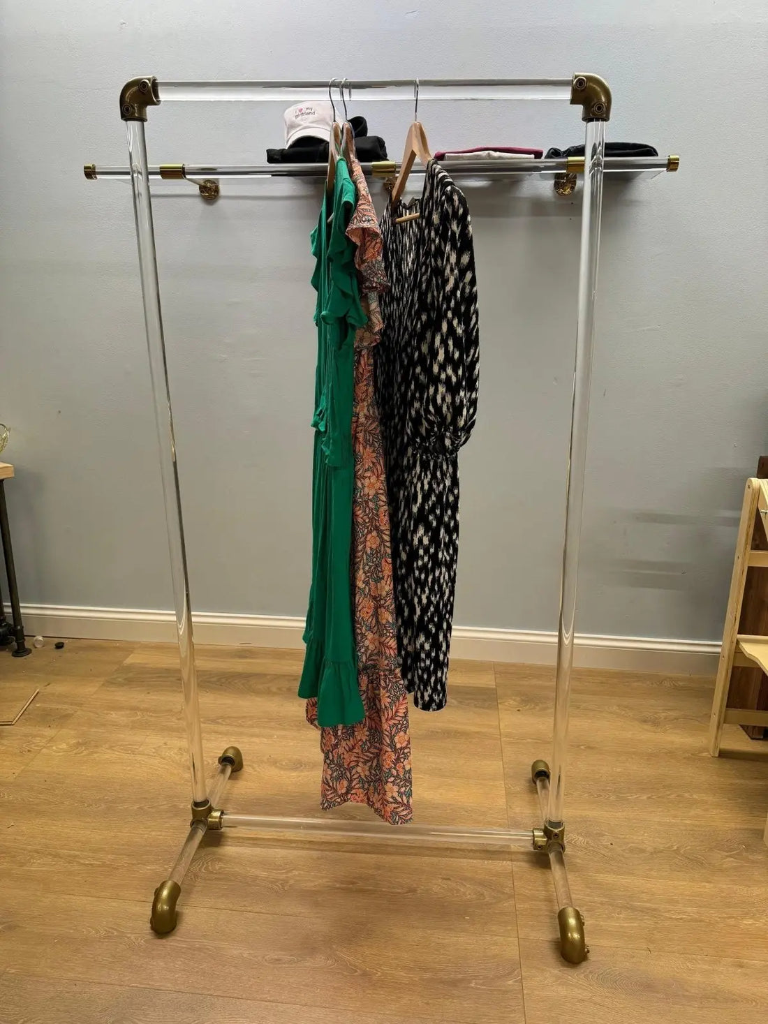 VINLO Free - standing Lucite clothing rack - Rack n Rail