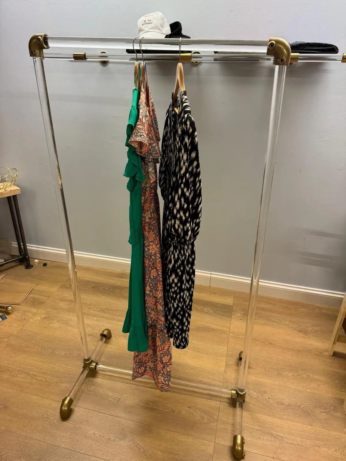 VINLO Free - standing Lucite clothing rack - Rack n Rail