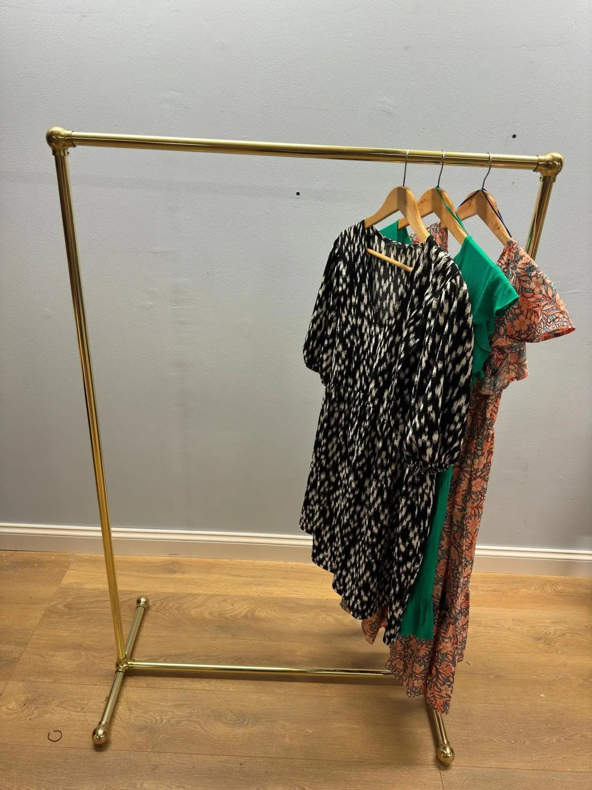 ZOVRA Freestanding Brass clothing rack - Rack n Rail