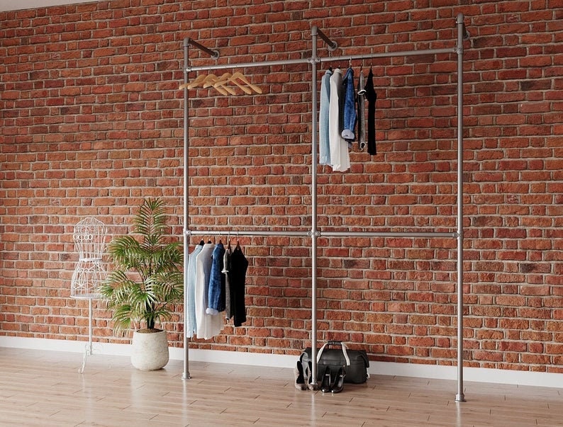 FRIVA Wall mounted clothing rack