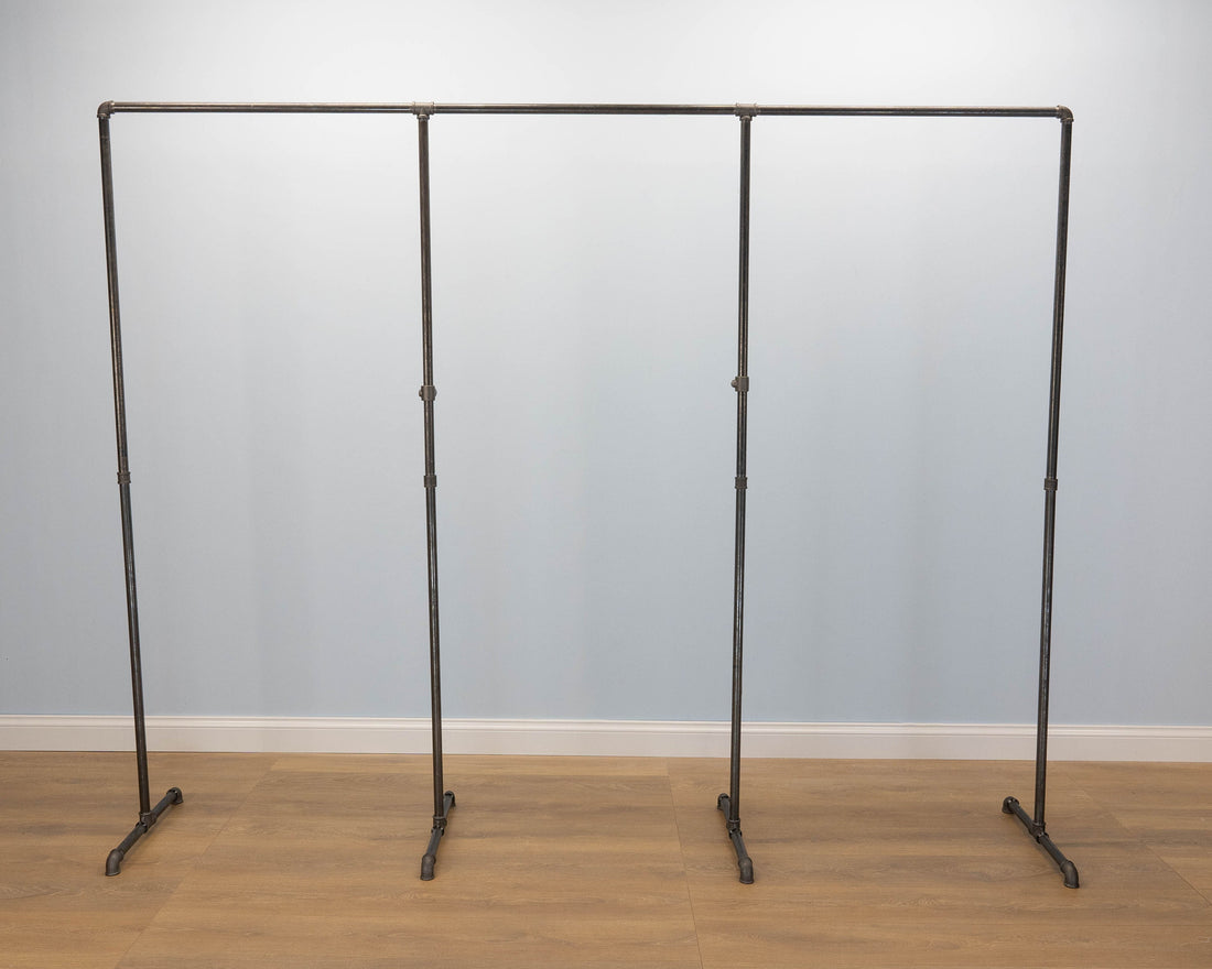 FINKA Industrial Style Clothing Rack