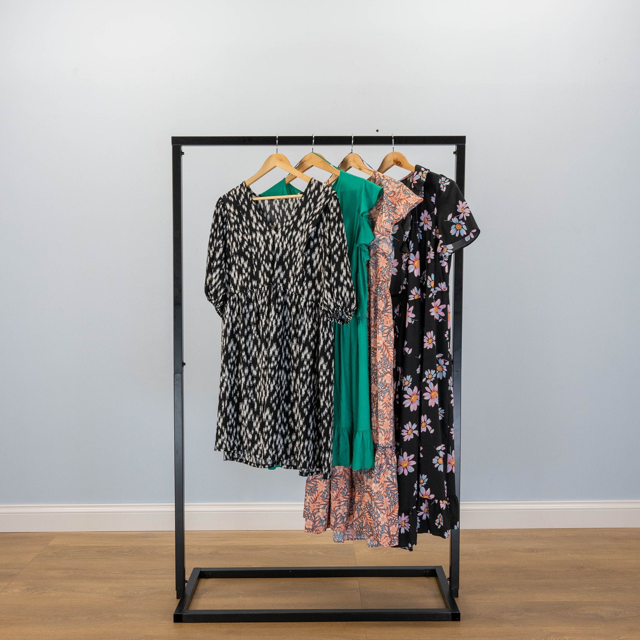 NELVO Metal Customizable Clothing Rack